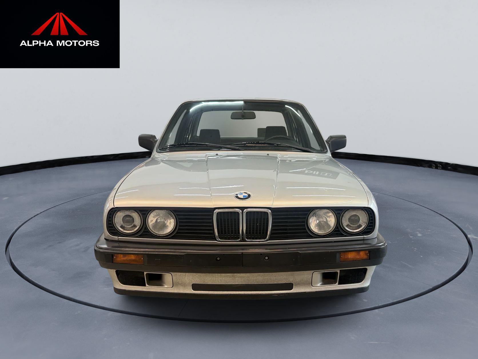 BMW 320i E30 6 Zylinder (Top Zustand) Limousine